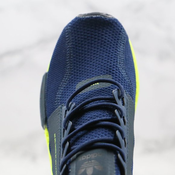 Athletic_Shoes